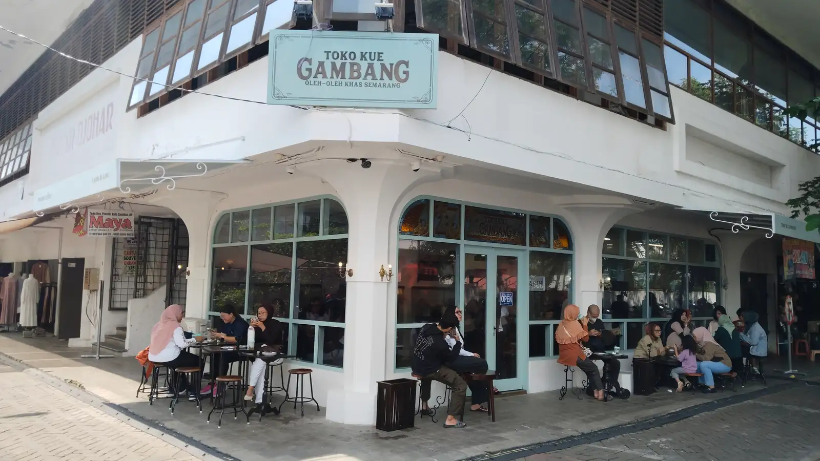 Toko Kue Gambang di Pasar Johar Semarang Bantah Isu Jebol Tembok - Espos.id