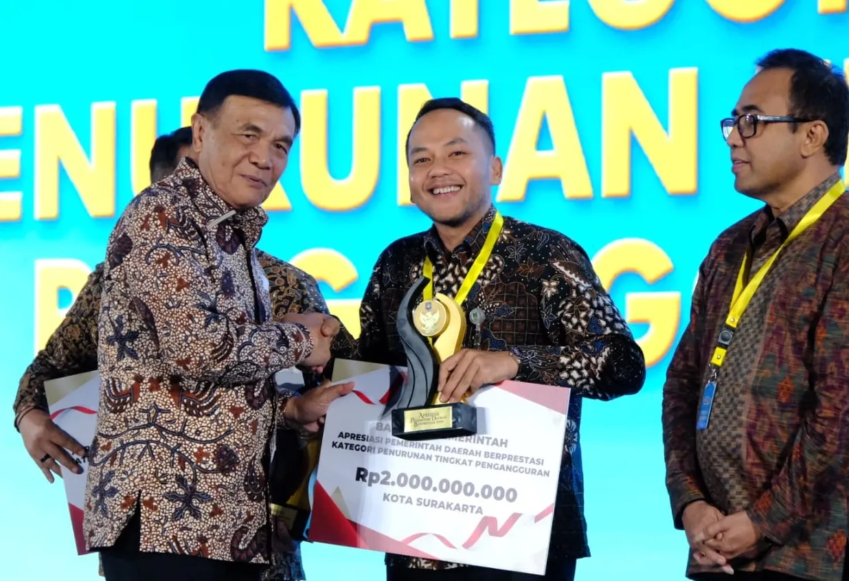 Turunkan Pengangguran Lewat Rumah Siap Kerja, Solo Diganjar Penghargaan
