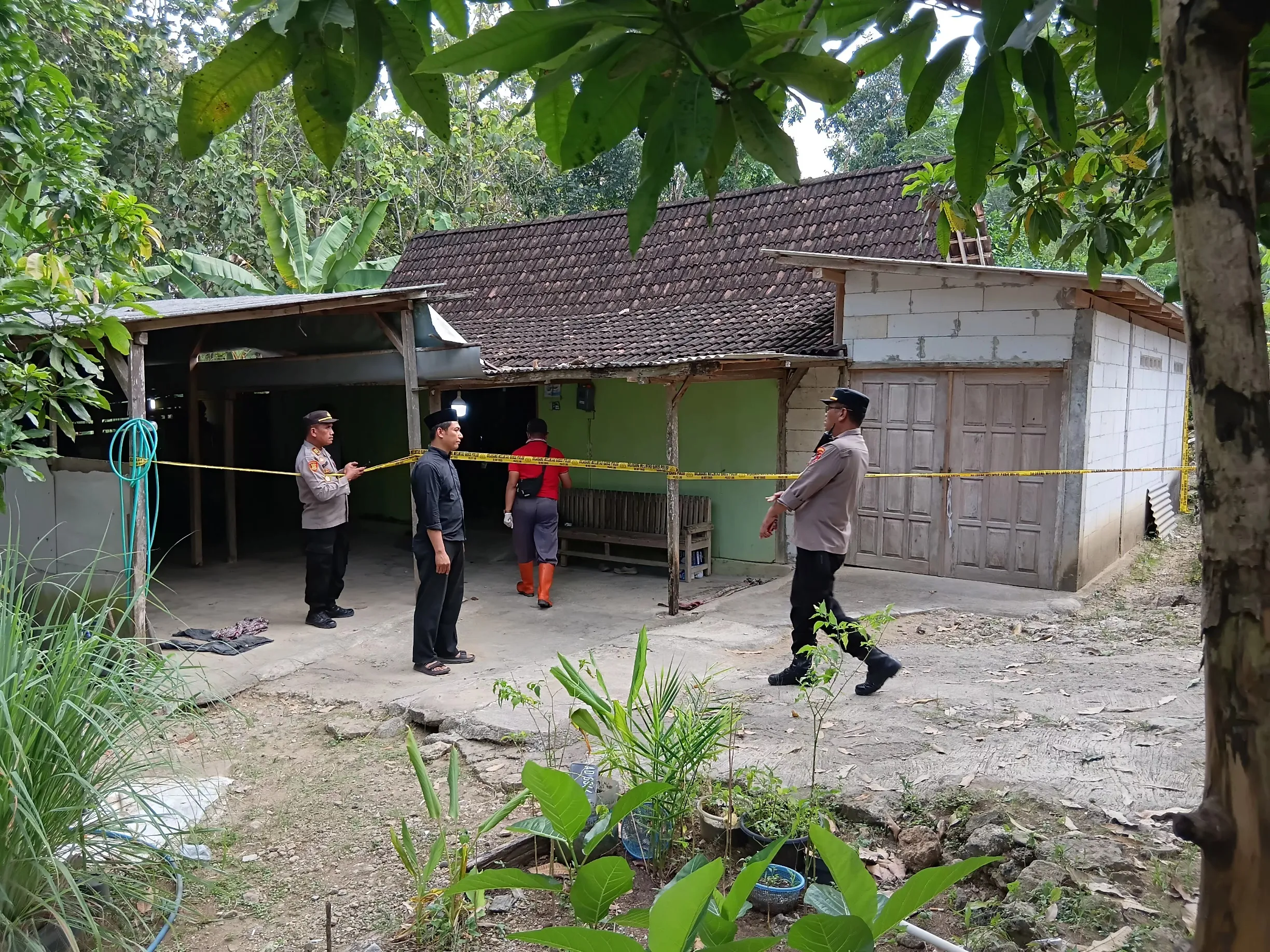 Satreskrim Polres Sragen Olah TKP Ulang Kasus Pembunuhan Bocah SD di Jenar