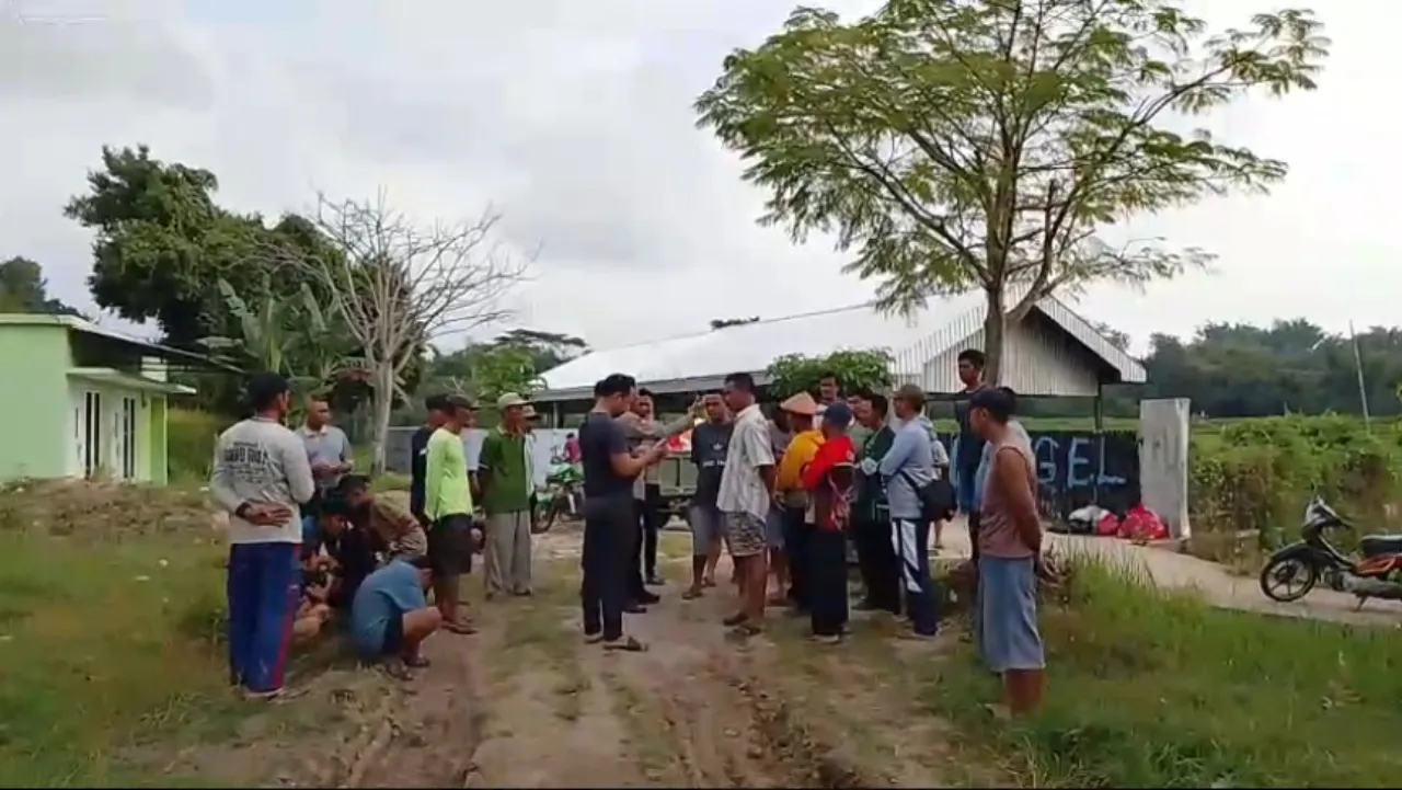 Warga Segel TPS Parang Magetan, Dipicu Bau Menyengat & Asap Pembakaran Sampah