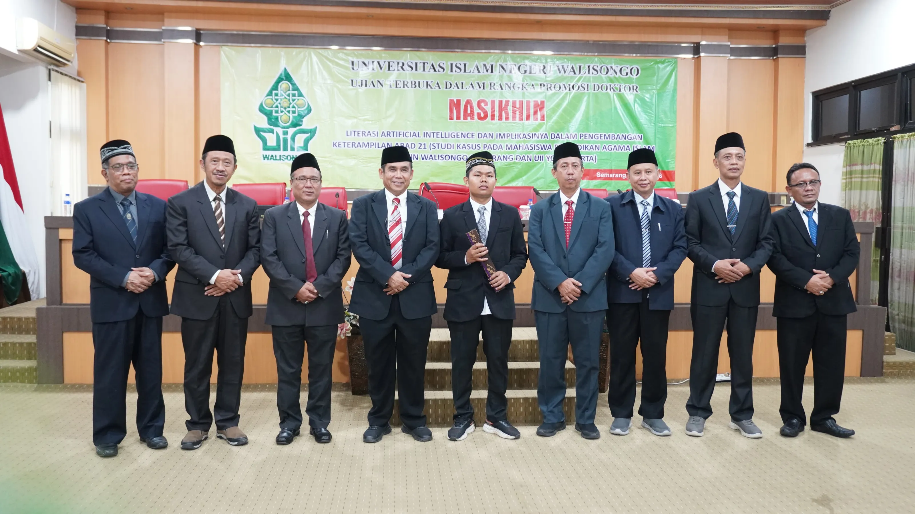 Kisah Nasikhin, Mantan Pemulung yang Raih Gelar Doktor UIN Walisongo
