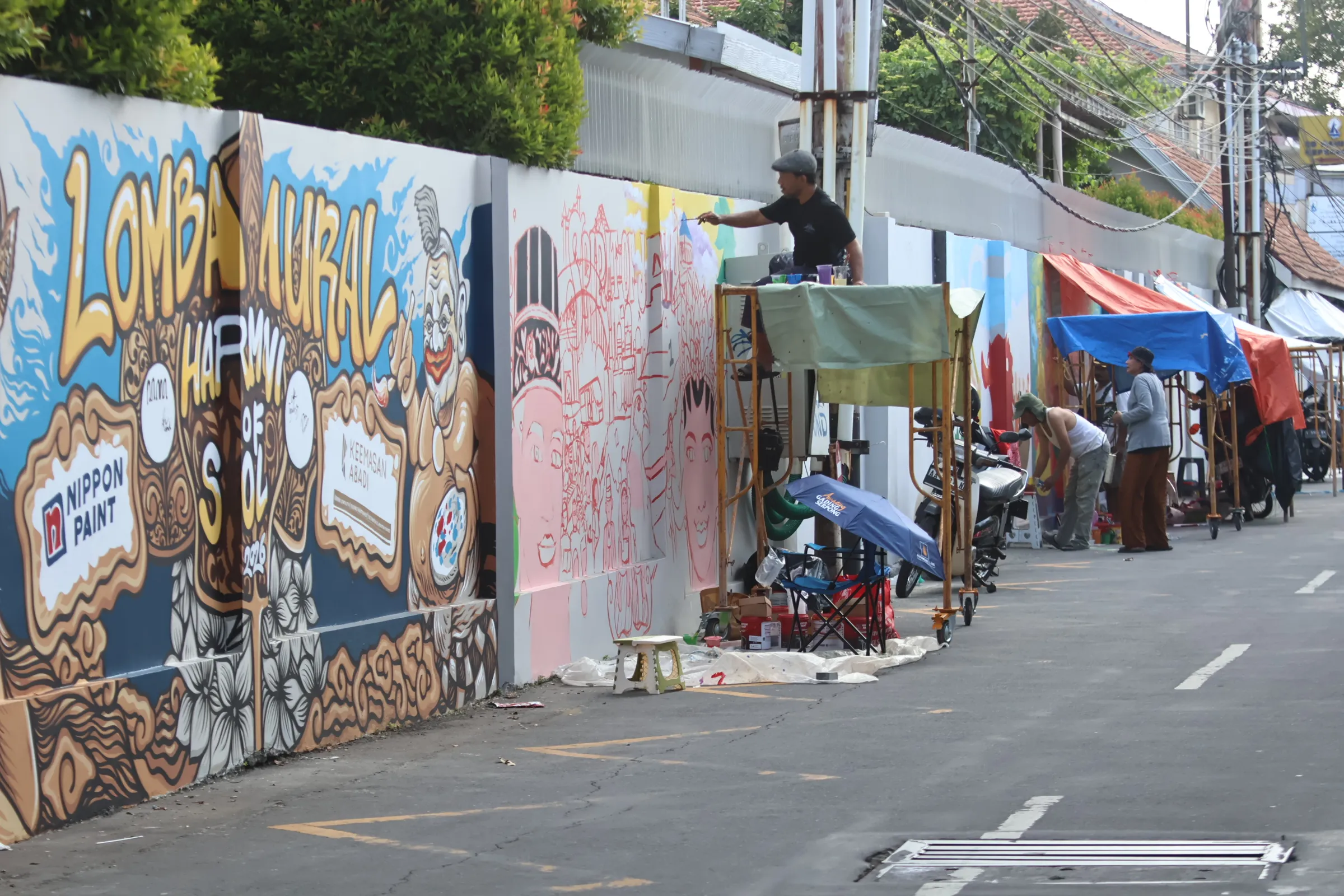 10 Tim Finalis Beradu Kreatif dalam Lomba Mural Harmoni di Gereja Purbayan Solo