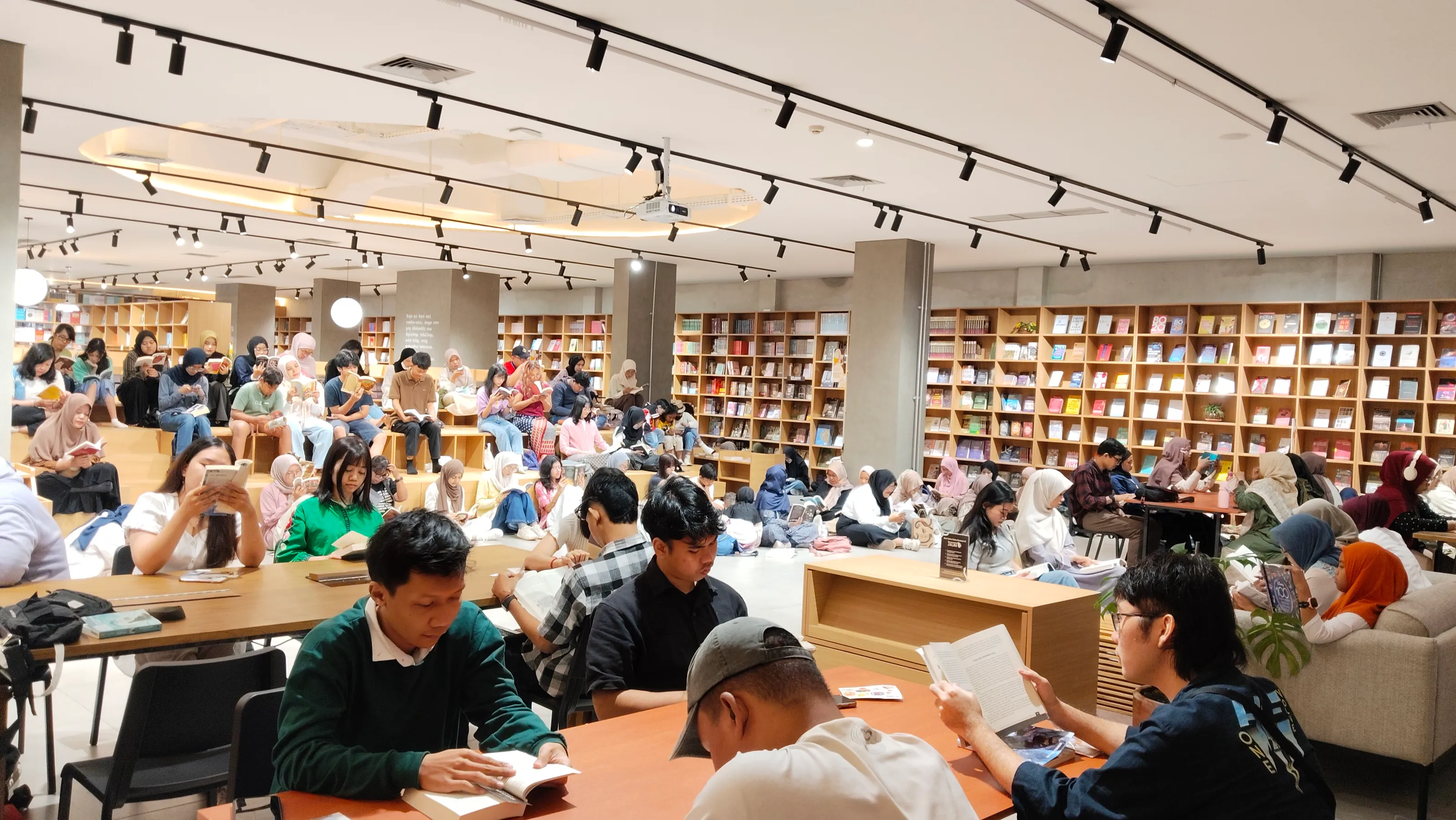 Tak Sekadar Membaca, Baca Senyap Jadi Ajang Book Date Gen Z Semarang