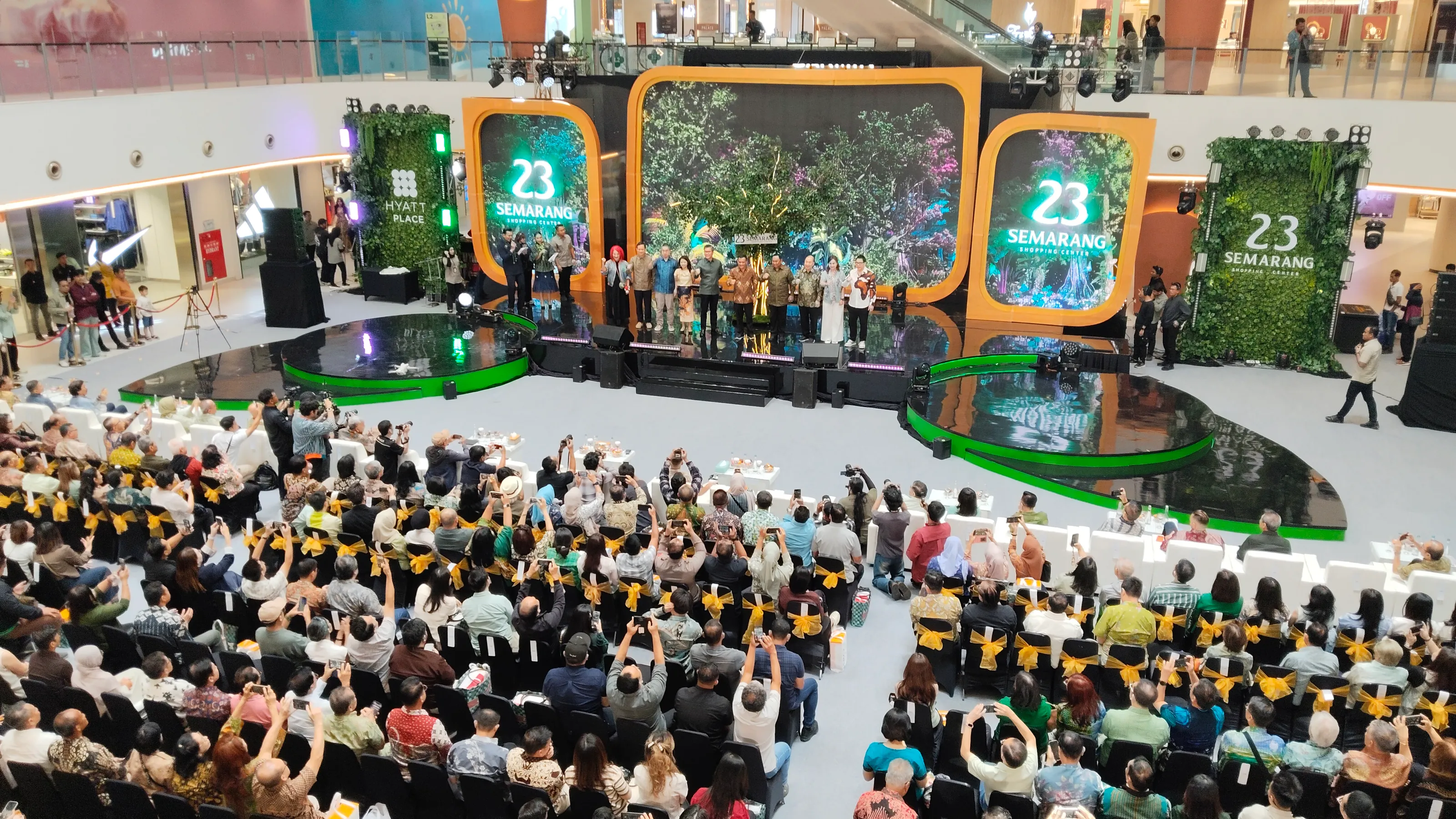Grand Opening Mal 23 Semarang Diserbu Pengunjung, Taman Tropis Jadi Primadona