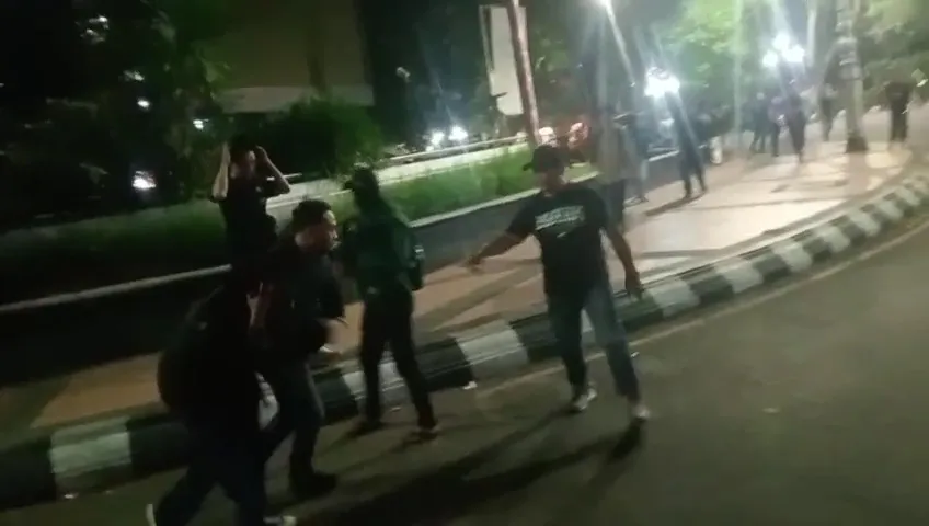 Demo Mahasiswa di Depan Kantor Gubernur Jateng Berkahir Dibubarkan Polisi