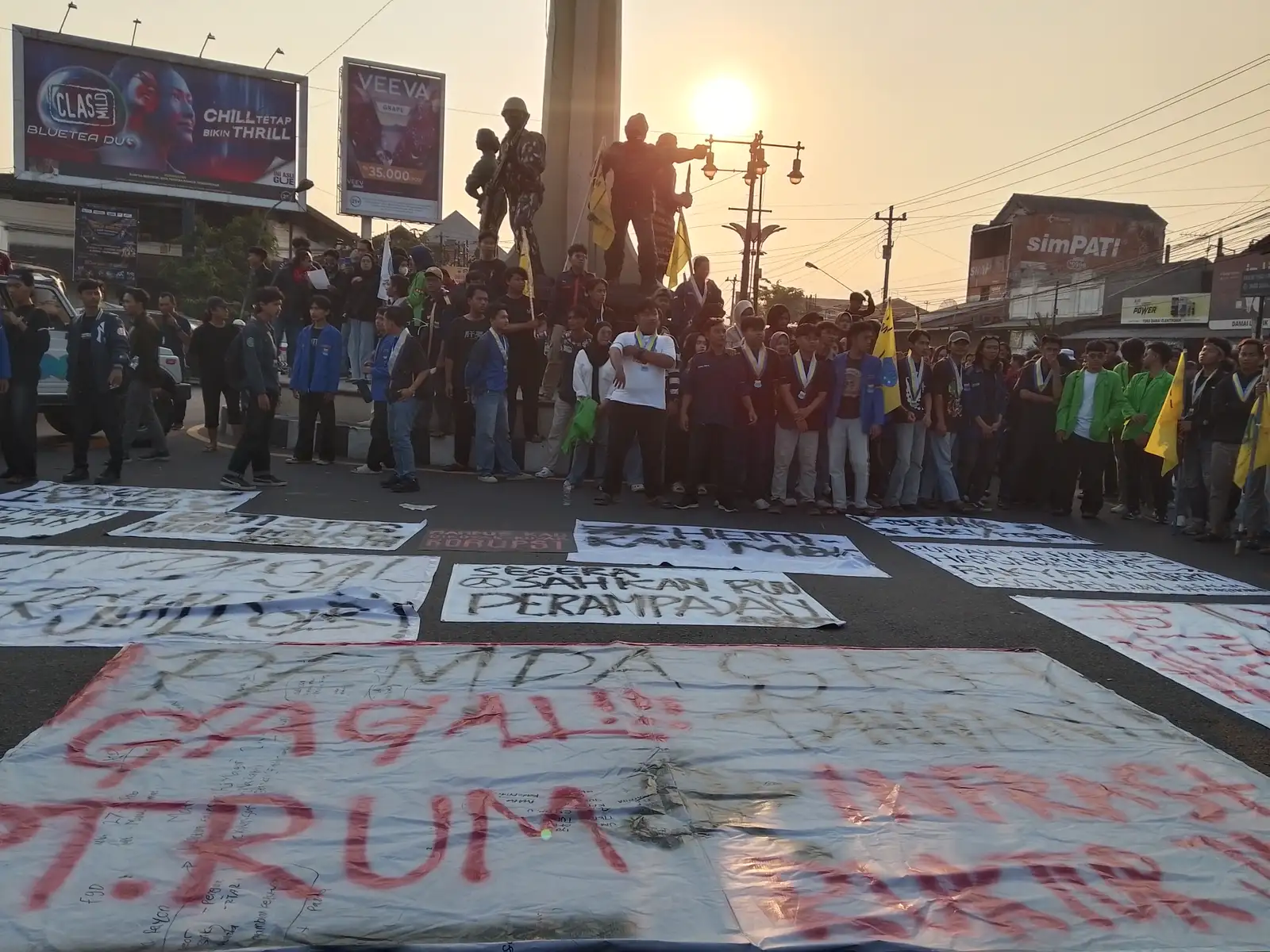 Demo di Bundaran Kartasura, Ratusan Mahasiswa Tuntut Evaluasi MBG dan KDMP