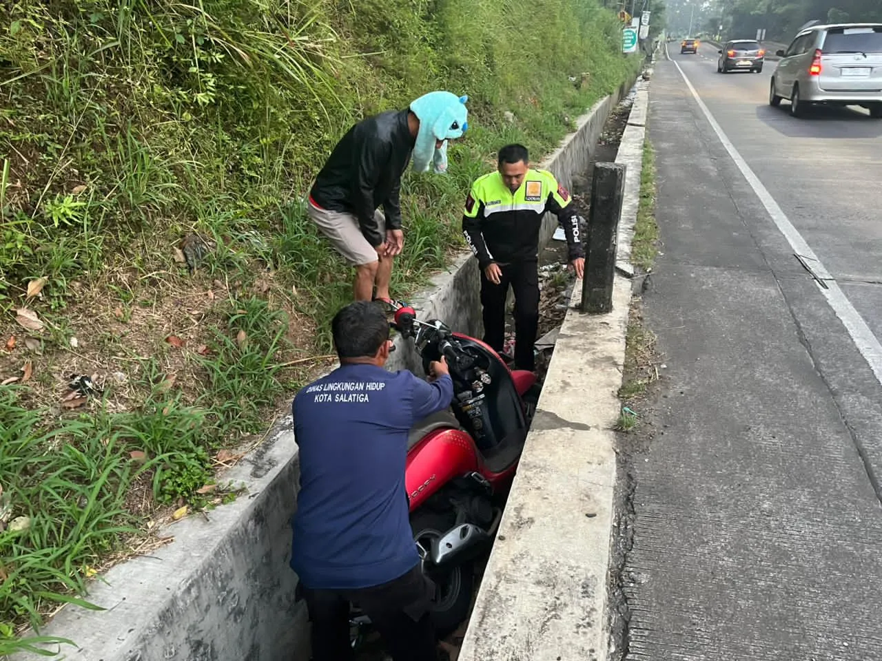 Kecelakaan di JLS Salatiga, Pemotor Meninggal setelah Terperosok ke Parit