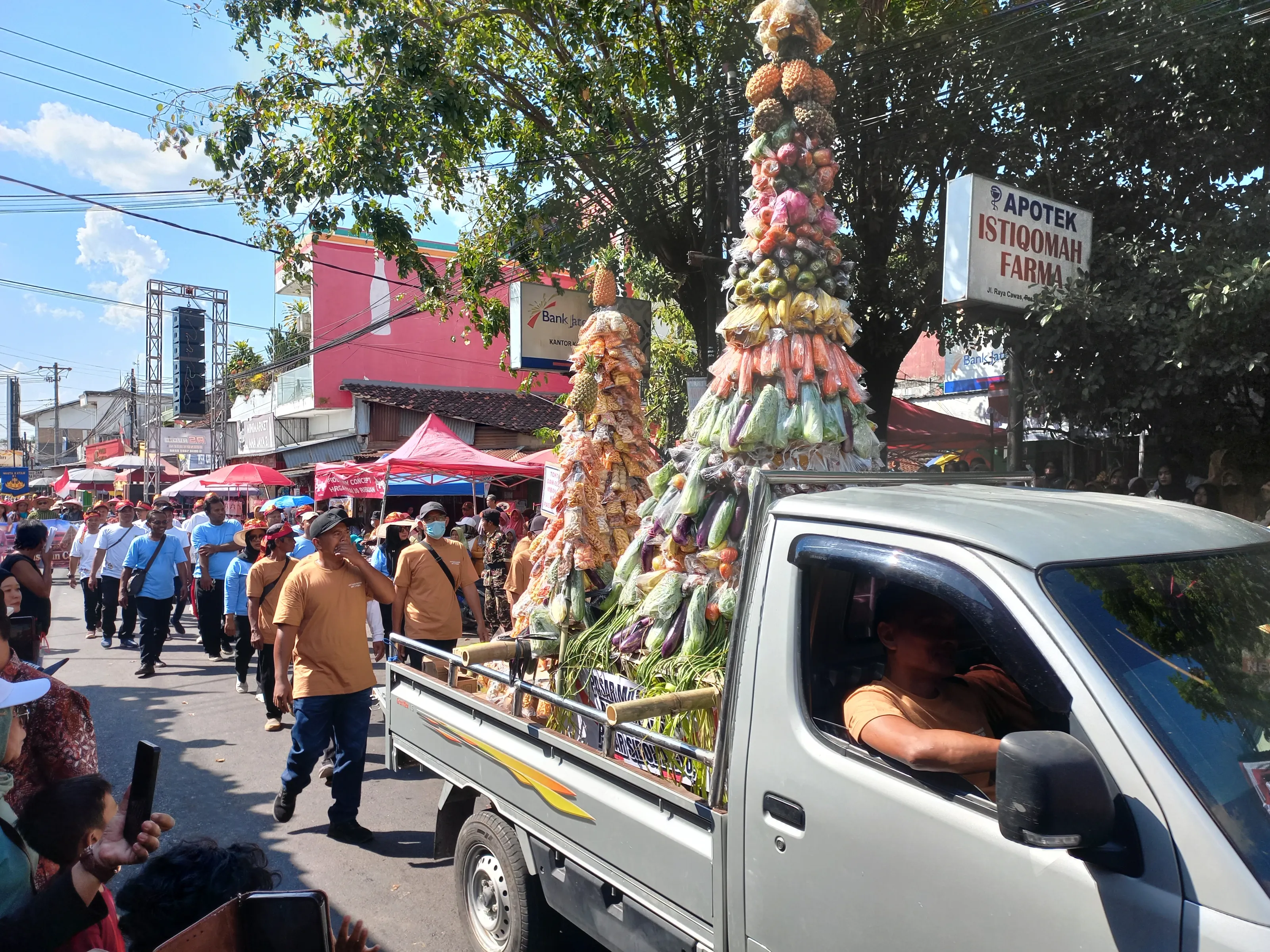 Grebeg Pasar Masaran Cawas Klaten, Cara Pedagang Ungkapkan Rasa Syukur