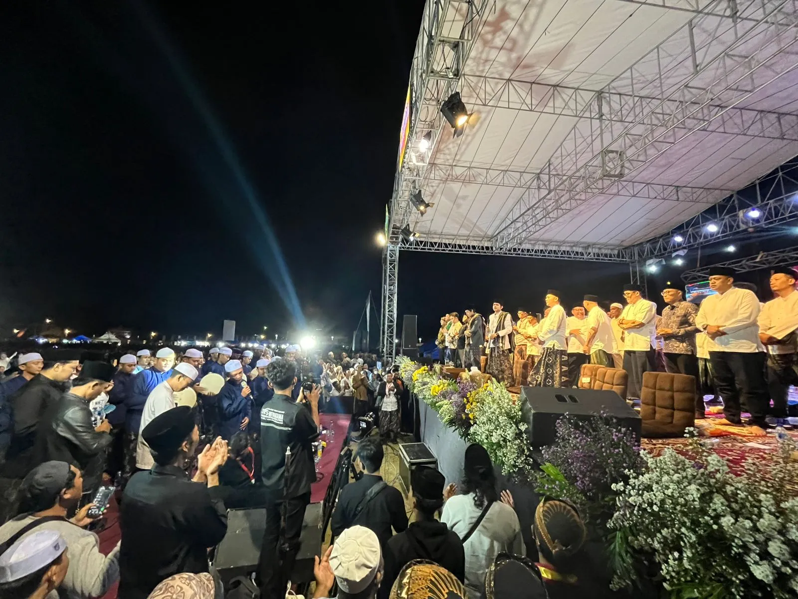 Pasoepati Gempass Bersholawat di Alkid Solo, Gaungkan Persatuan Suporter