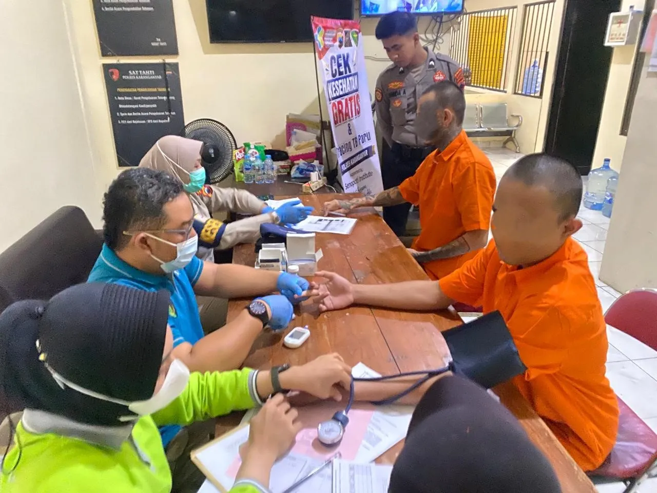 Polres Karanganyar Skrining TBC dan Cek Kesehatan 11 Tahanan