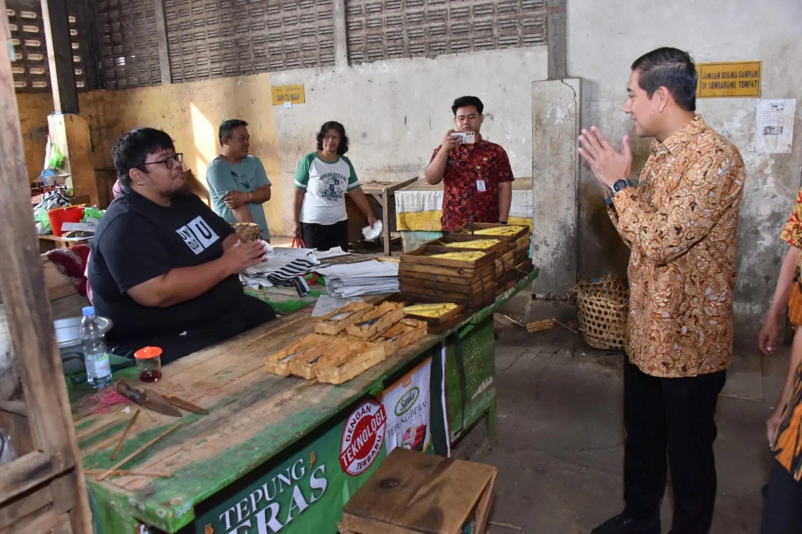 Pagi-pagi, Plt Bupati Sukoharjo Sidak ke Proyek Rehabilitasi Pasar Kartasura