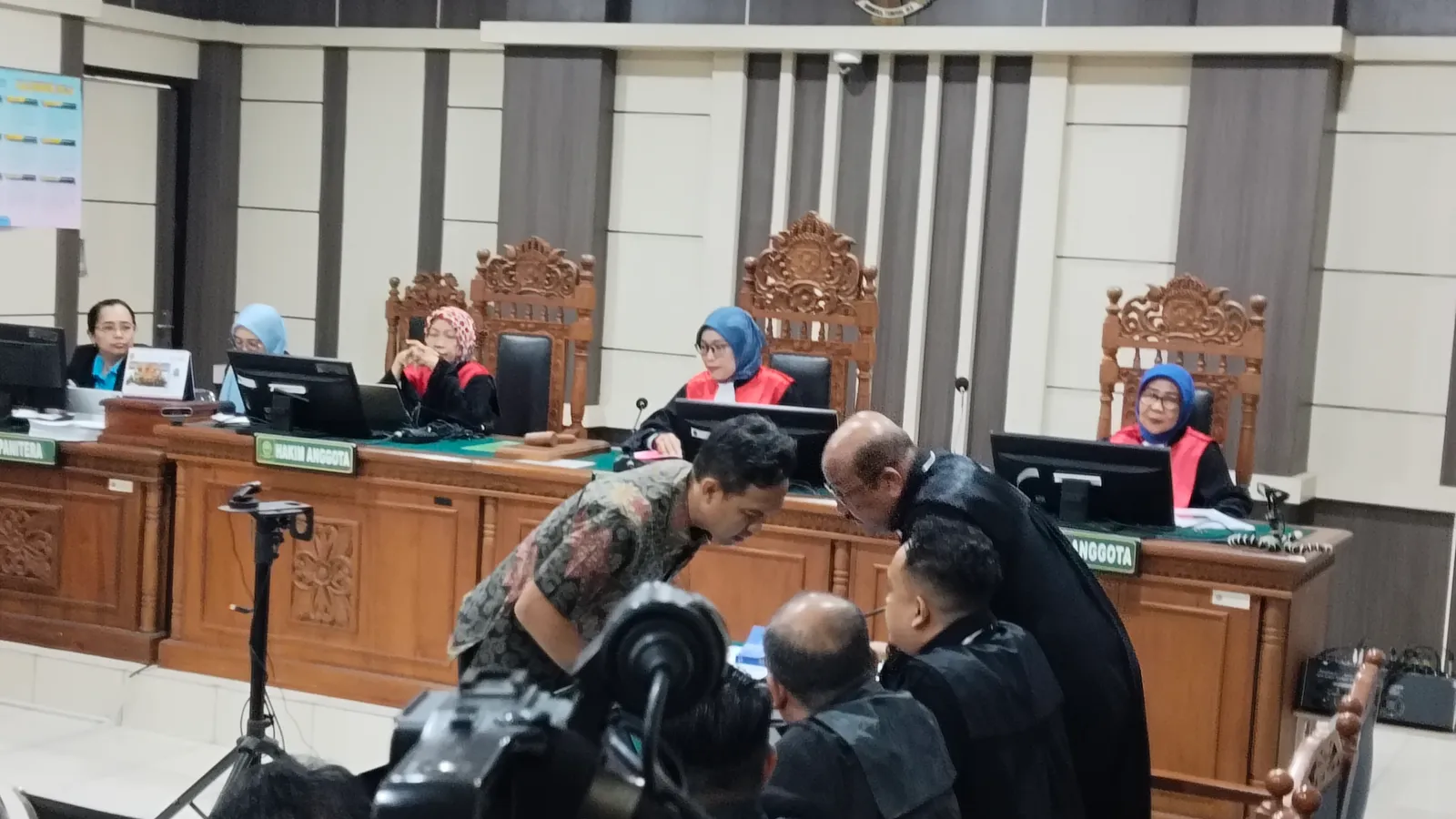 Sidang Perdana, Bupati Cilacap Didakwa Peras Puluhan OPD hingga Rp568 Juta