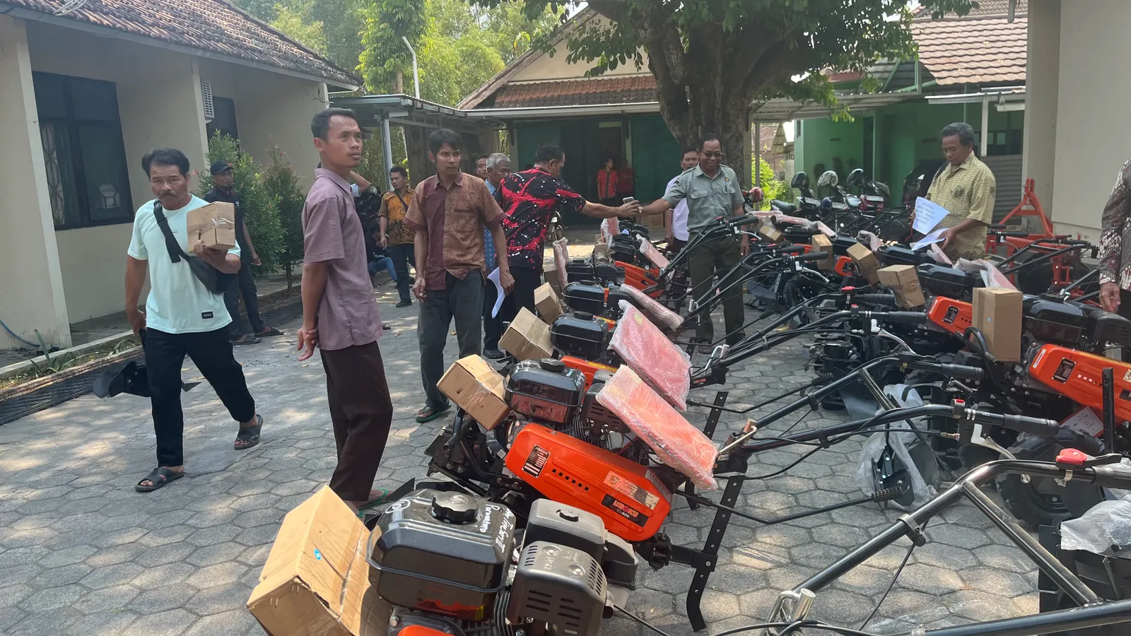 Pemkab Wonogiri Salurkan Bantuan Alsintan Rp4,9 Miliar ke 76 Kelompok Tani