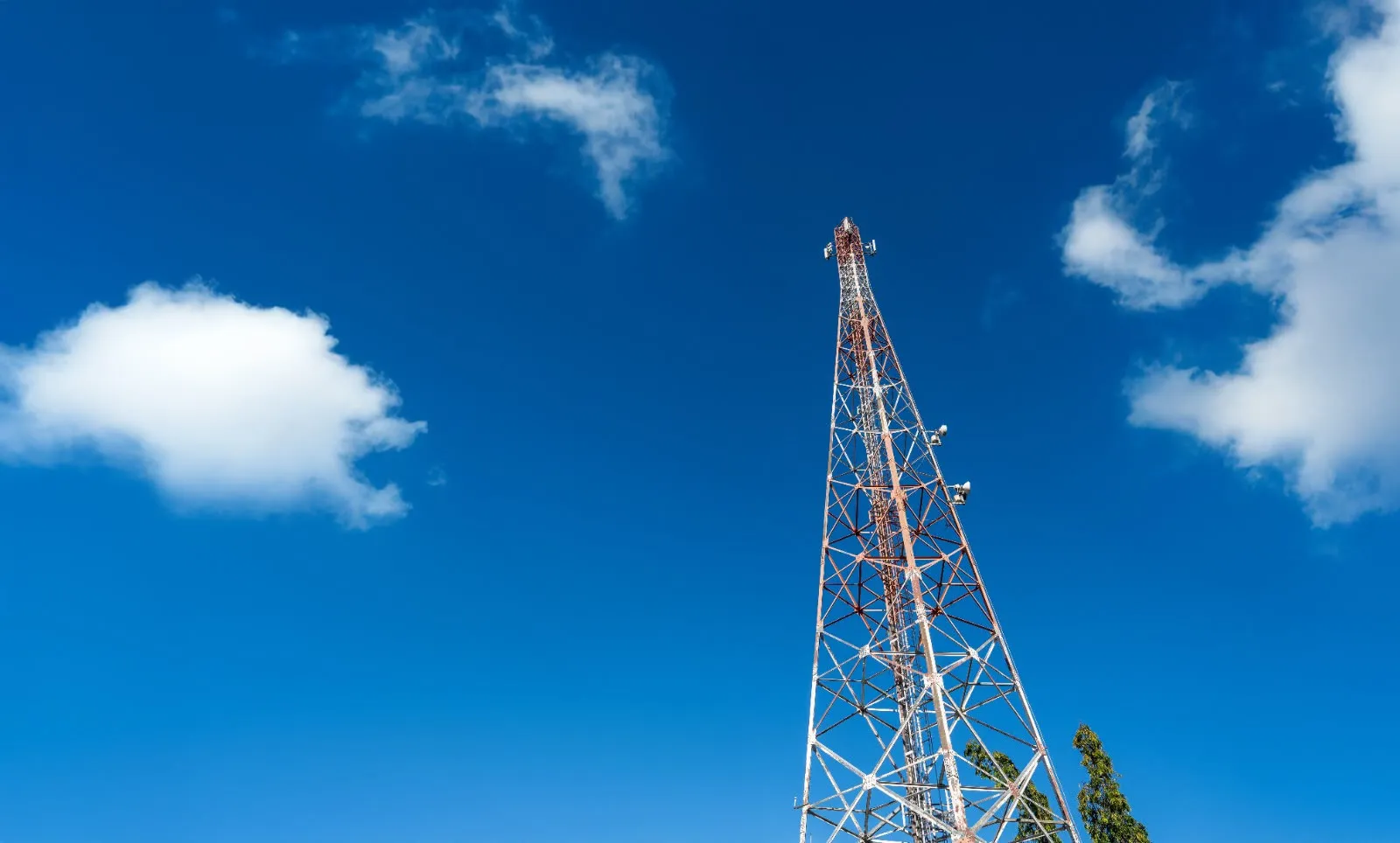 Indosat Catat Pertumbuhan Double Digit di Semester Pertama 2026