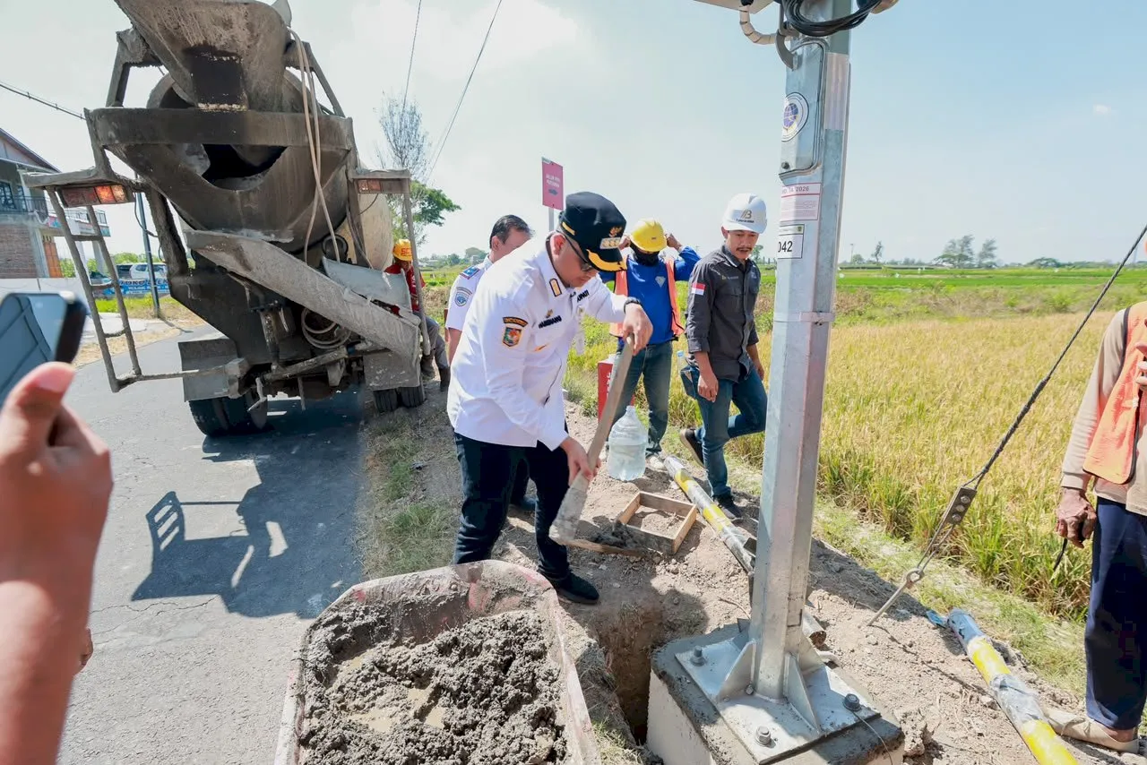 230 Lampu Jalan Mulai Dipasang di Klaten, Pemkab Bidik Ribuan Titik