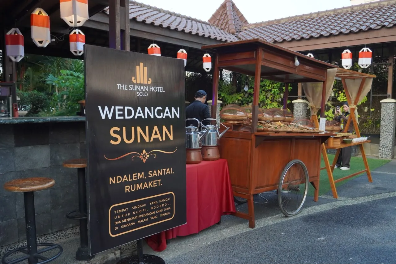 Kehangatan Tradisi Wedangan Hadir di The Sunan Hotel Solo