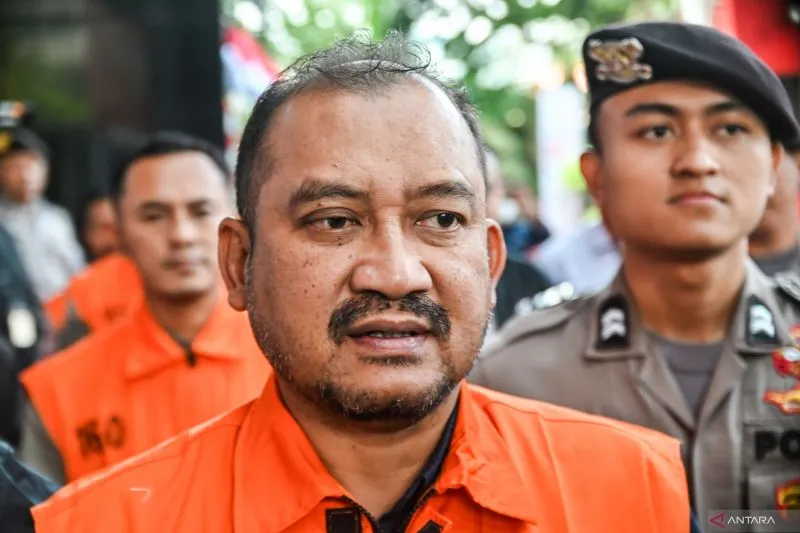 Penyidik KPK Geledah 15 Rumah terkait Korupsi Bupati Pemalang