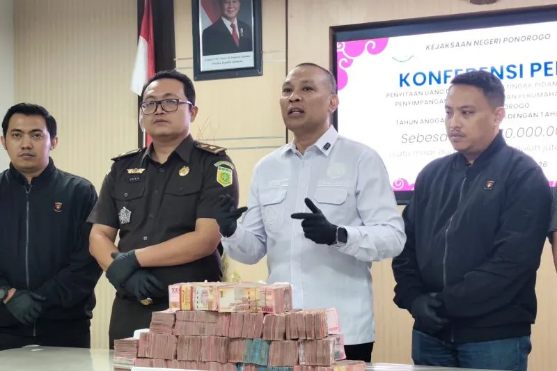 Kejari Tunjukkan Rp1,98 Miliar, Sitaan Kasus Tunjangan Perumahan DPRD Ponorogo