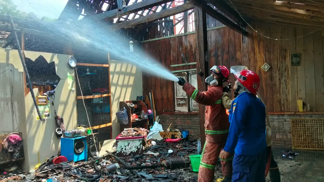 Rumah Warga Sambungmacan Sragen Ludes Terbakar, 1 Sepeda Motor Ikut Hangus