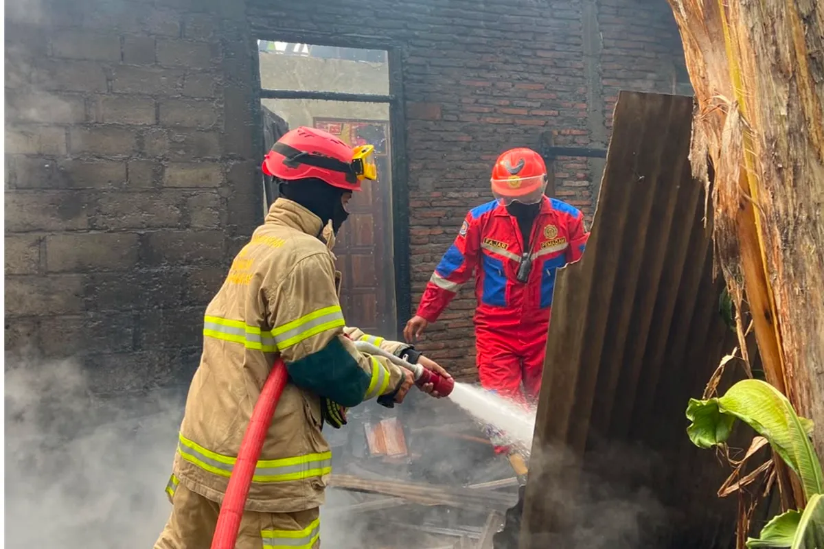 Lupa Matikan Kompor, Rumah Warga Delingan Karanganyar Terbakar