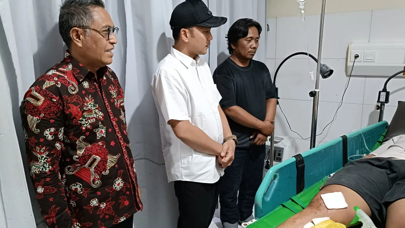Wali Kota dan Legislator Solo Jenguk 2 Anak Korban Kebakaran Dekat SMK Batik 2