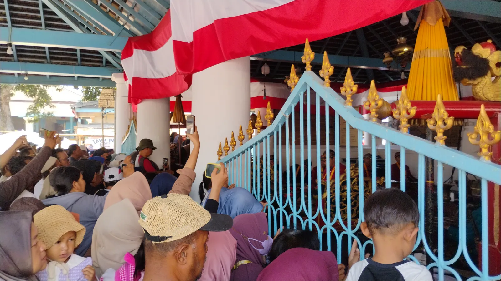 Libur Maulid Nabi dan Jelang Puncak Sekaten, Wisatawan Padati Keraton Solo