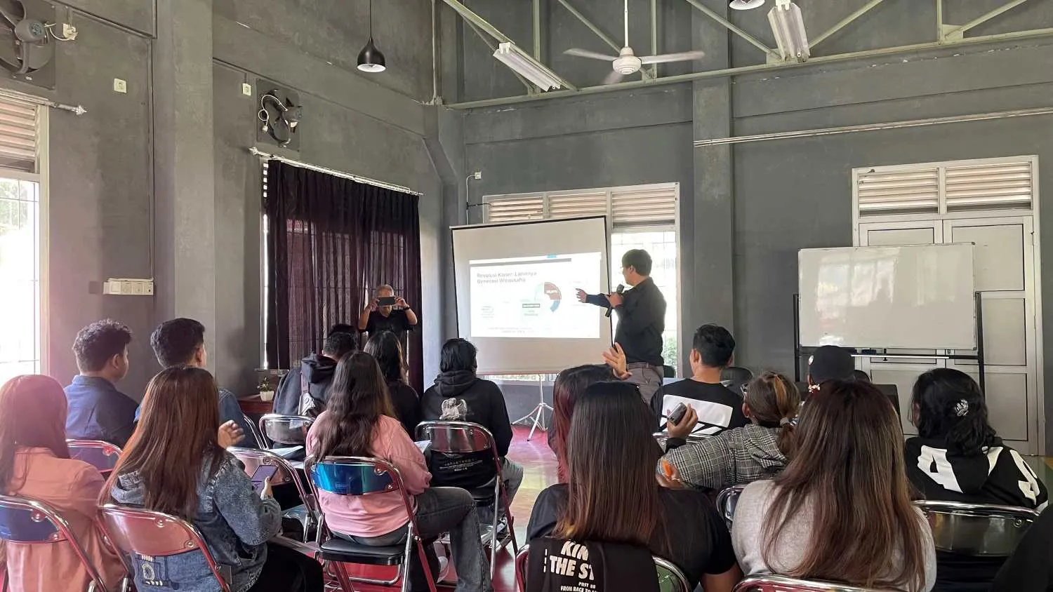 UKSW Bekali Tuna Sosial dan Anak Jalanan dengan Keterampilan Barista
