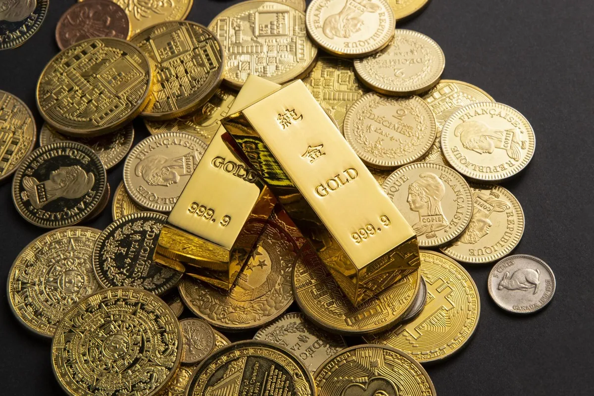 Harga Emas Pegadaian Turun, Antam Kini Rp2,71 Juta per Gram