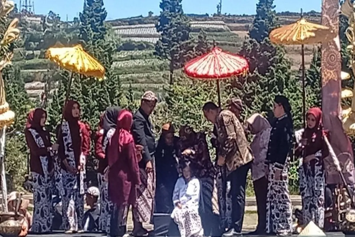 13 Anak Berambut Gimbal Jalani Ruwatan di Dieng Culture Festival 2026