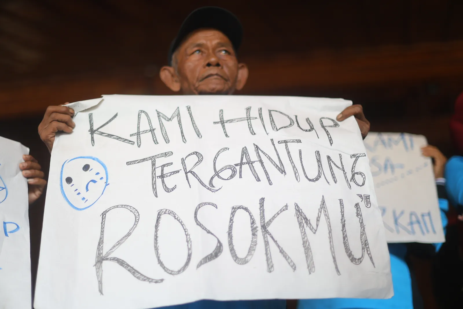 Demo Pemulung TPA Putri Cempo, Bawa Poster Geruduk Balai Kota Solo