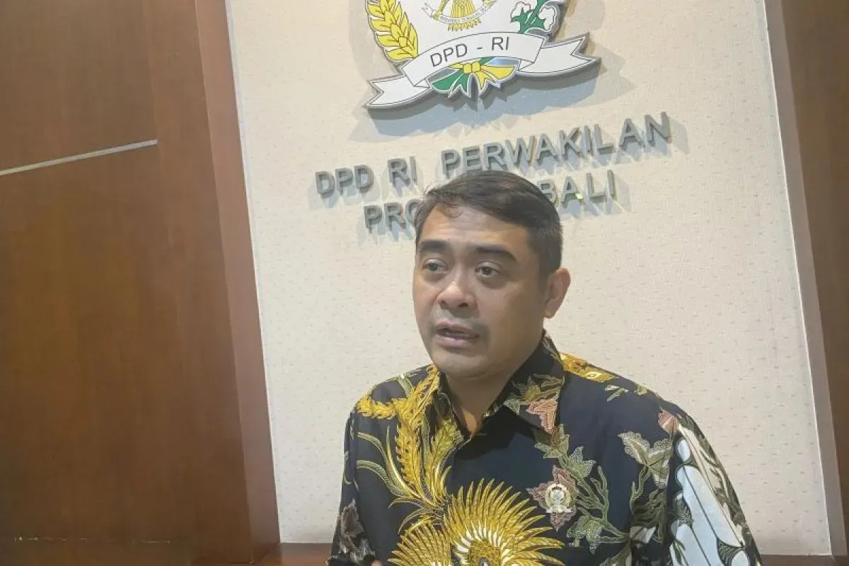 Hadir di Kontes Kecantikan Transpuan, Senator Arya Wedakarna Dipanggil BK