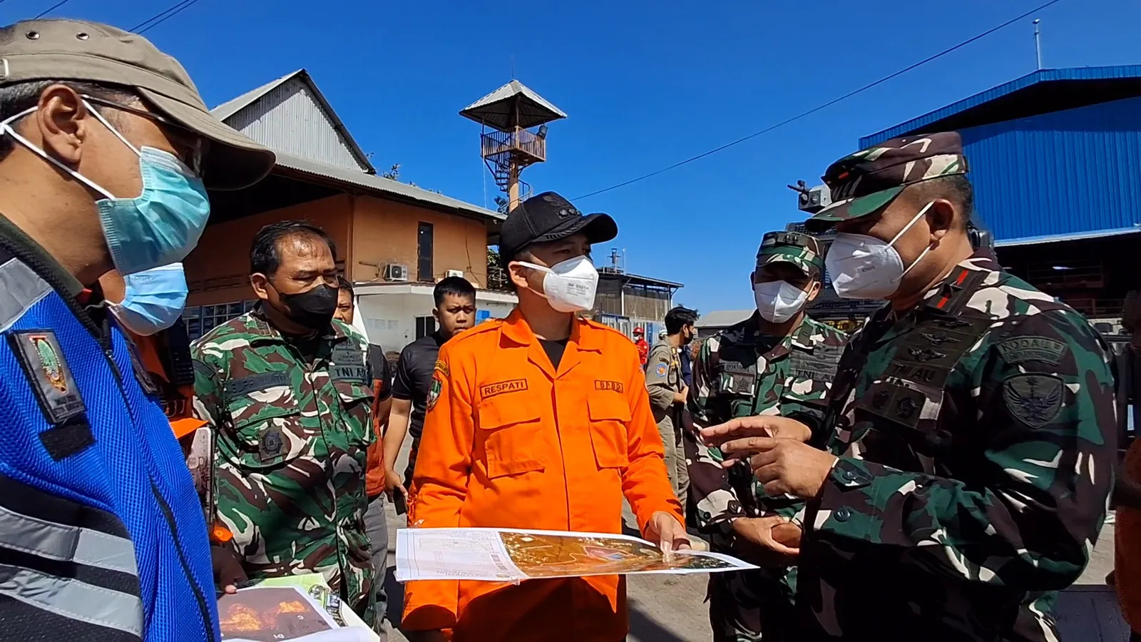 Water Bombing dan Hujan Buatan Disiapkan untuk Padamkan Api di TPA Putri Cempo