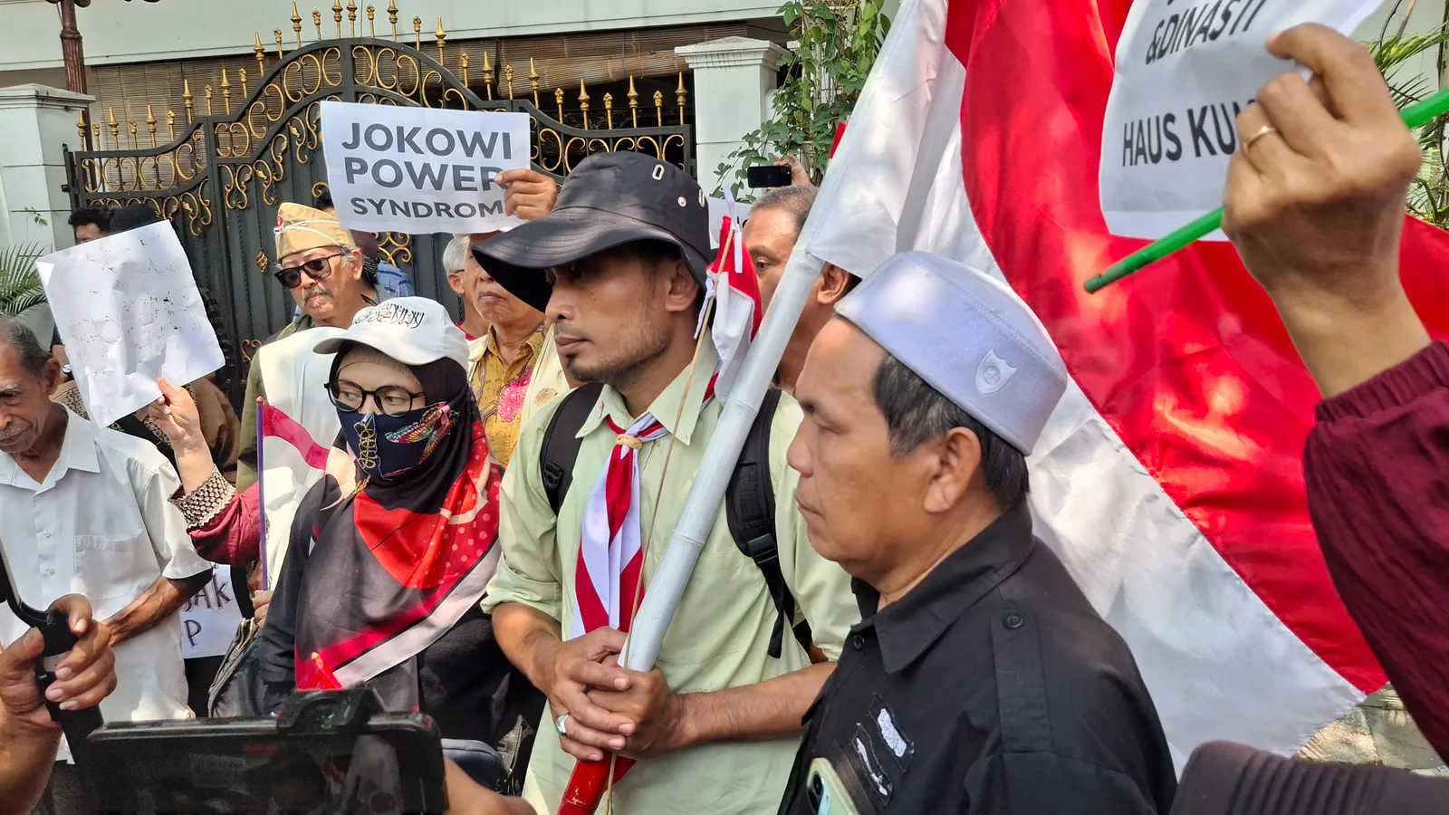 Puluhan Orang Demo di Rumah Jokowi, Tuntut Geng Solo Dibubarkan