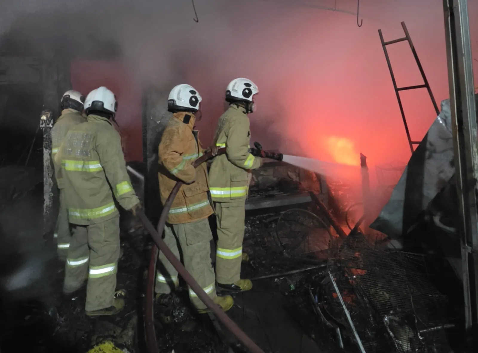 Obat Nyamuk Jatuh ke Kasur, Rumah Warga Semarang Ludes Terbakar