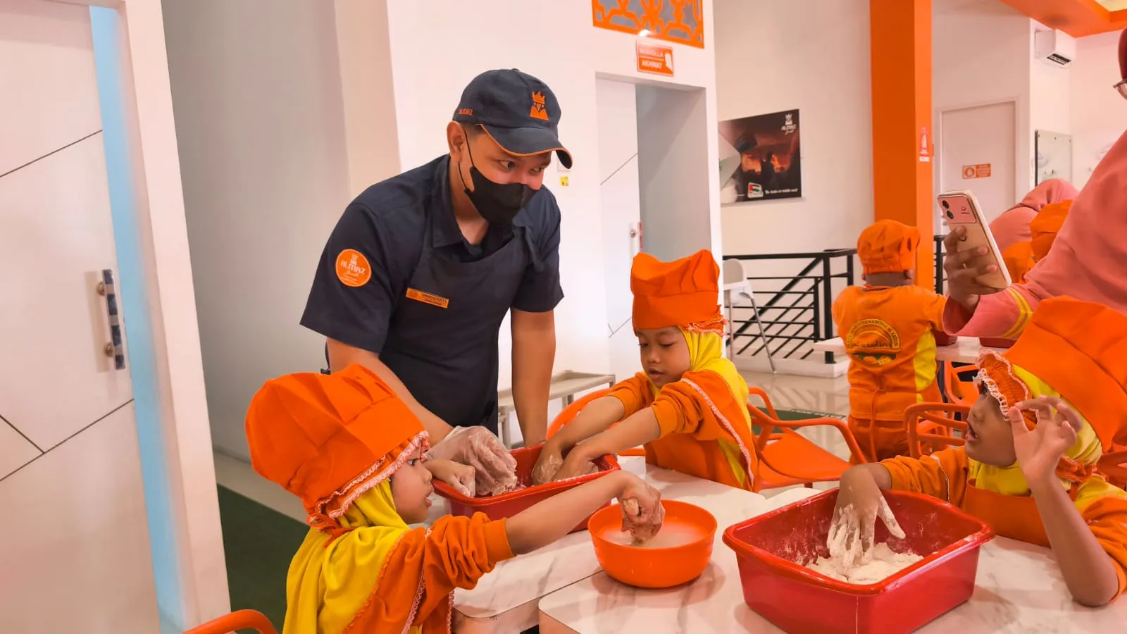 Fun Learning, TKII Al Abidin Surakarta Gelar Cooking Class