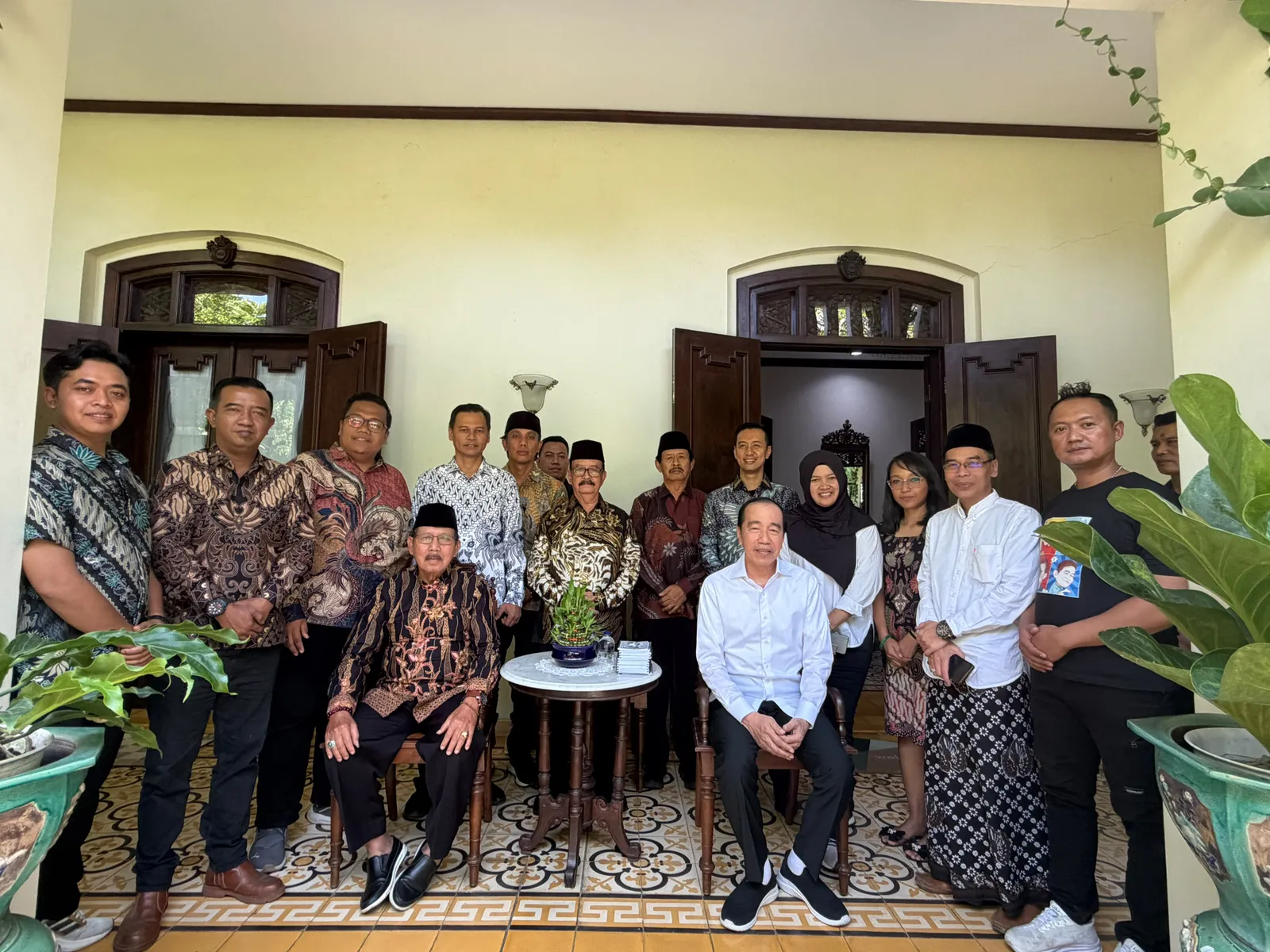 Petinggi PSHT Pusat Madiun Temui Jokowi di Solo, Bahas Apa?
