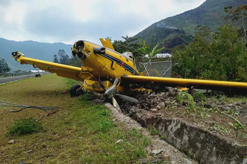 Pesawat Angkut 3.700 Liter BBM Tergelincir di Bandara Mulia Puncak Jaya