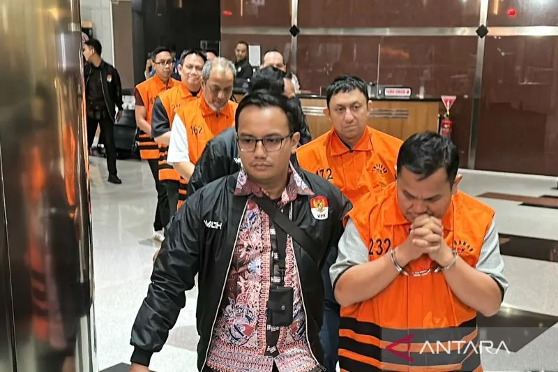 KPK Sita 9 Koper Berisi Rp8 Miliar untuk Dirjen PPTR ATR/BPN terkait Suap HGB