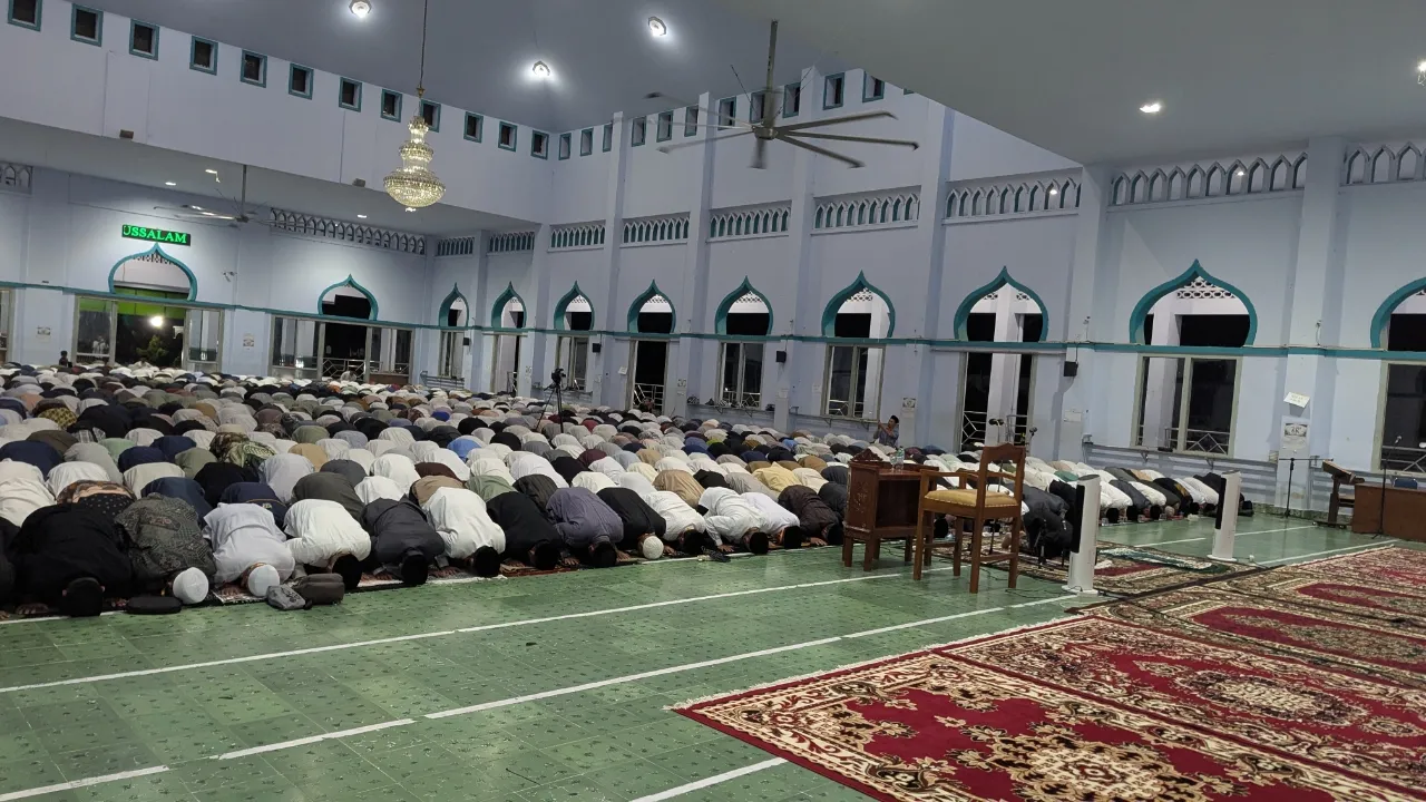Puluhan Ribu Santri dan Alumni Gontor Sujud Syukur Sambut Satu Abad