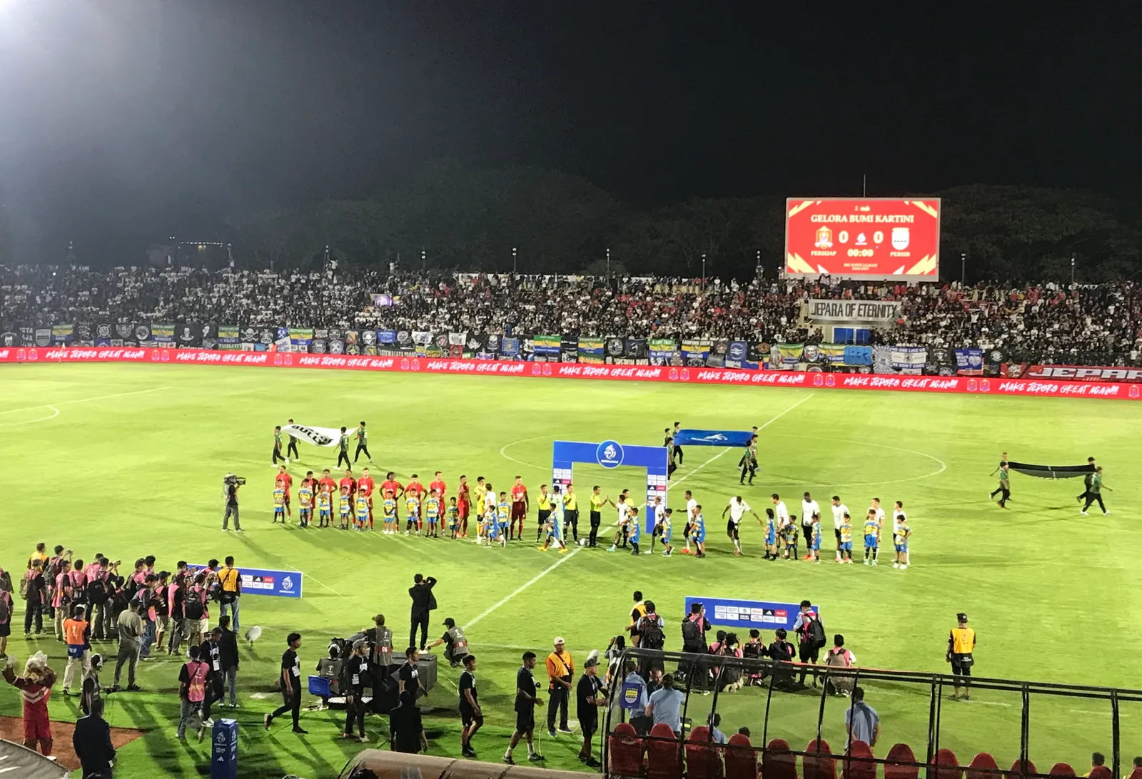 8.500 Penonton Saksikan Persijap vs Persib, Away Suporter Kembali Dibuka