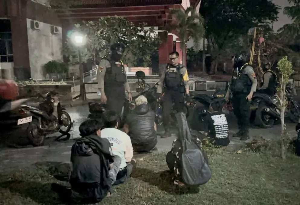 Polisi Amankan 7 Muda-Mudi Diduga Pesta Miras di Taman ISI Solo