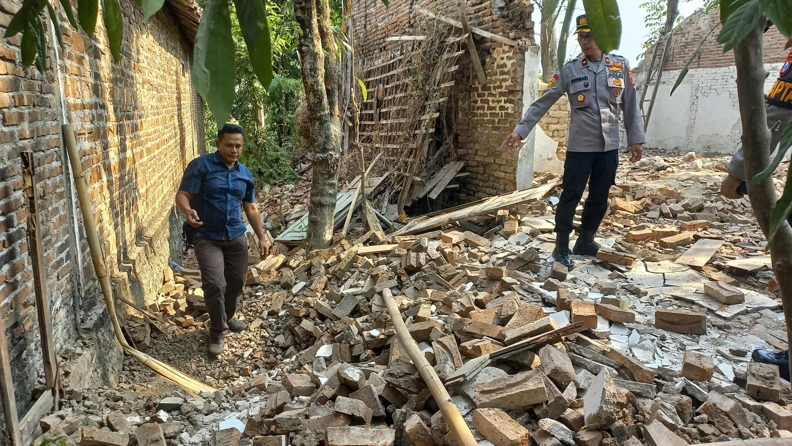 Kakek di Lembeyan Magetan Meninggal Tertimpa Tembok saat Bongkar Rumah Kosong
