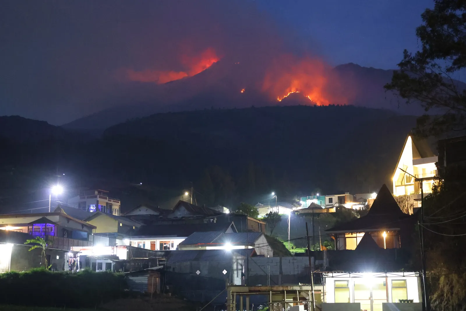 Karhutla Gunung Lawu Meluas Capai 490 Hektare, Pemadaman Terkendala Cuaca