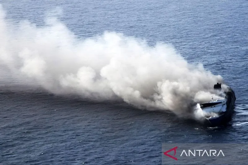 Kapal Batumandi Terbakar di Merak Banten pada Selasa Sore